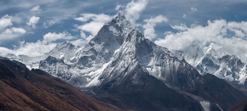 cropped-everest-gty-er-190218_hpmain_16x9_992.jpg